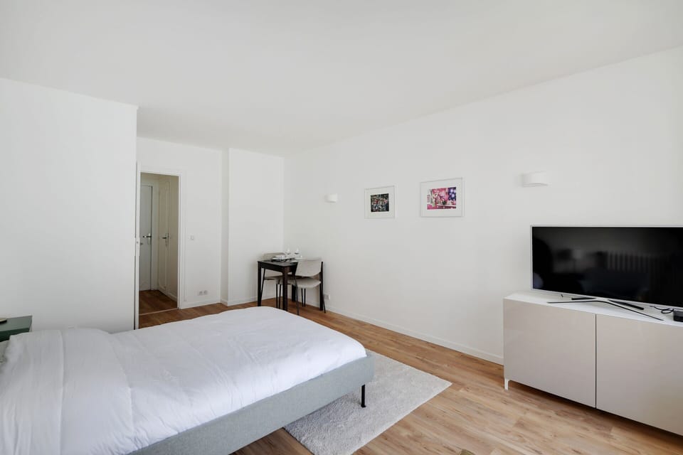 Apartment | Iron/ironing board, bed sheets