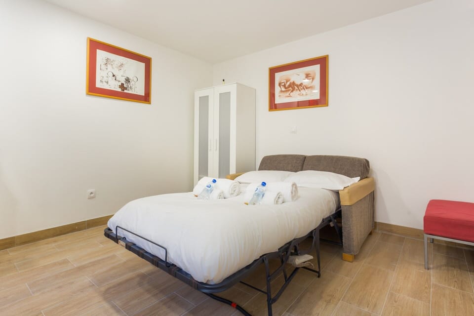 Apartment | 1 bedroom, bed sheets