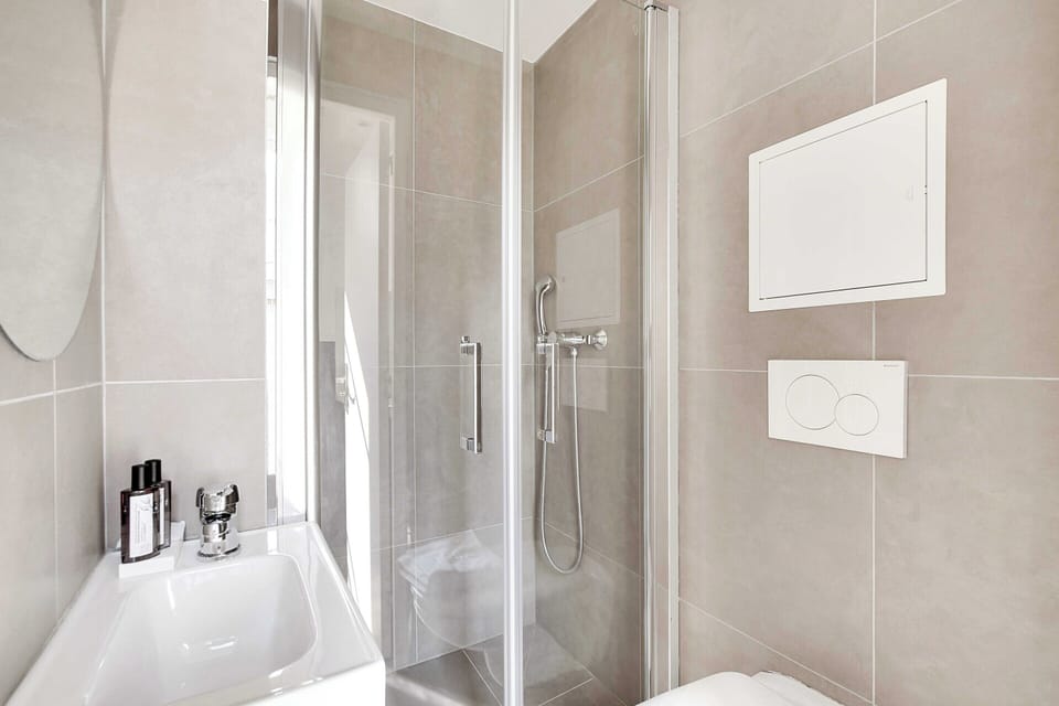 Apartment | Bathroom | Hair dryer
