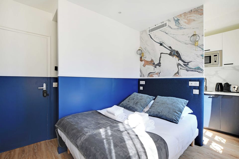 Apartment | 1 bedroom, laptop workspace, iron/ironing board, bed sheets