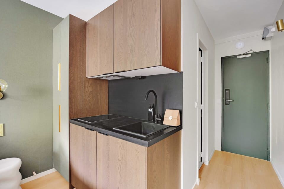 Apartment | Bathroom | Hair dryer, towels, shampoo