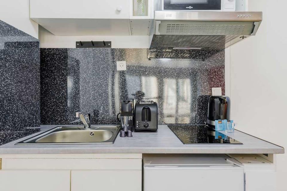 Apartment | Private kitchen | Cookware/dishes/utensils