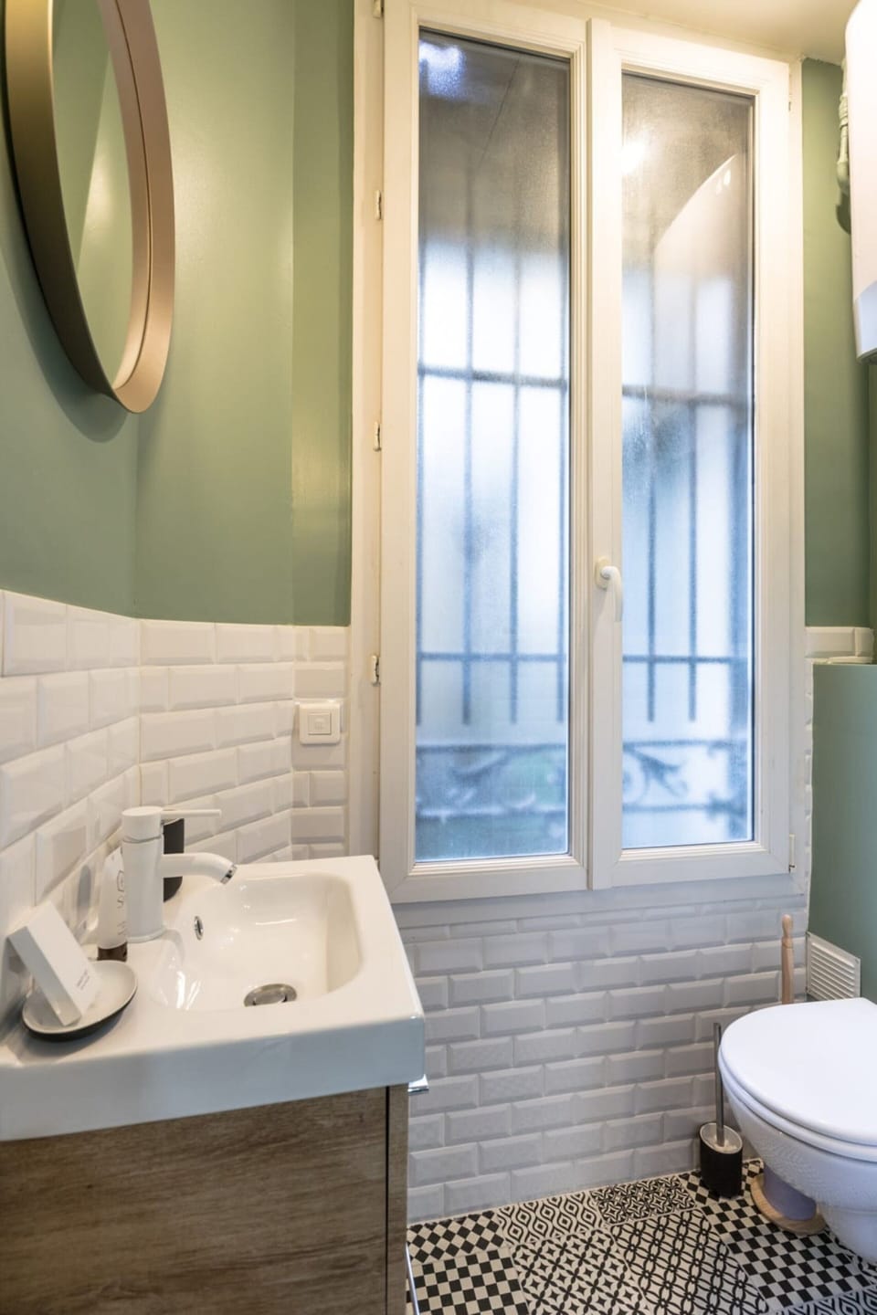 Apartment | Bathroom | Hair dryer, towels