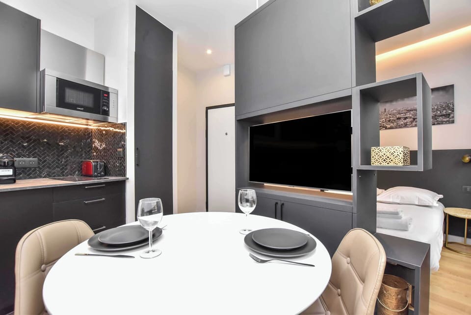 Apartment | Dining