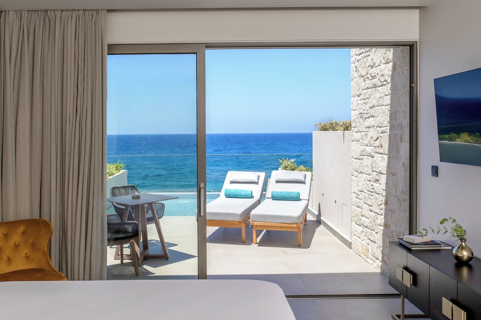Ivory Gold Suite Seaview Individual Pool | Balcony