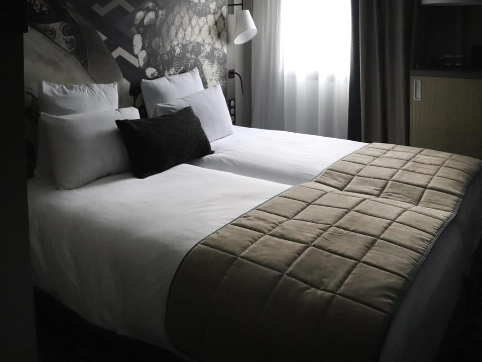 In-room safe, desk, blackout drapes, soundproofing