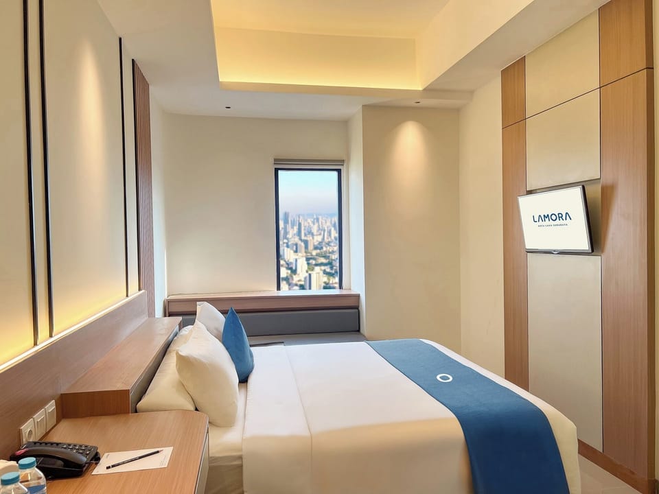 Deluxe Cozy | Desk, free WiFi, bed sheets
