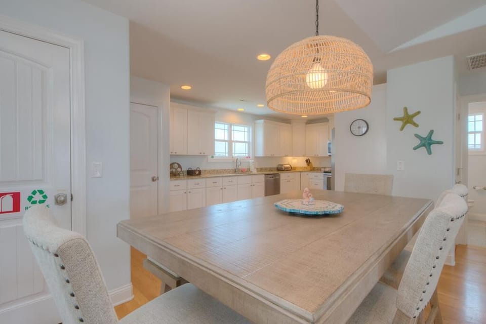 Dining Area
GW 9-1-25