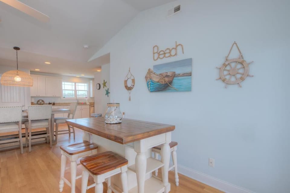 Dining Area
GW 9-1-25