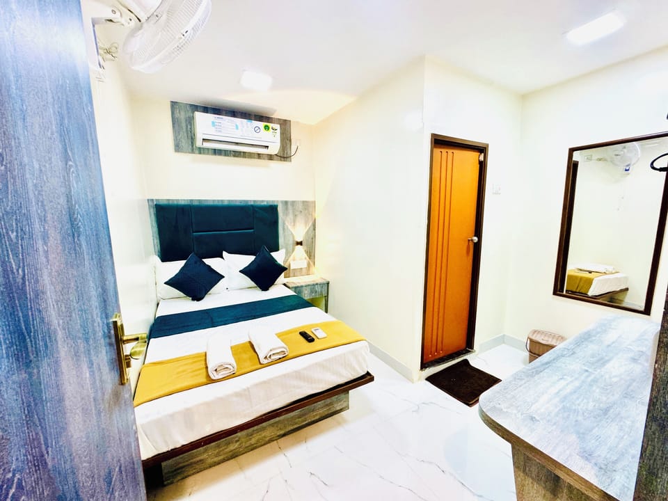Deluxe Double Room | Laptop workspace, free WiFi
