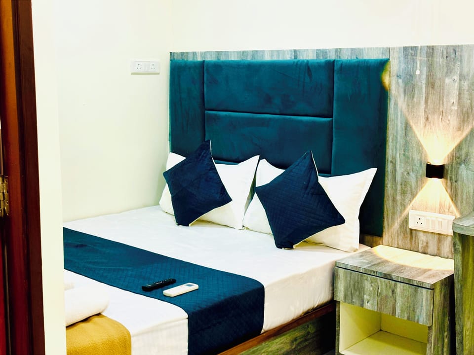 Deluxe Double Room | Laptop workspace, free WiFi
