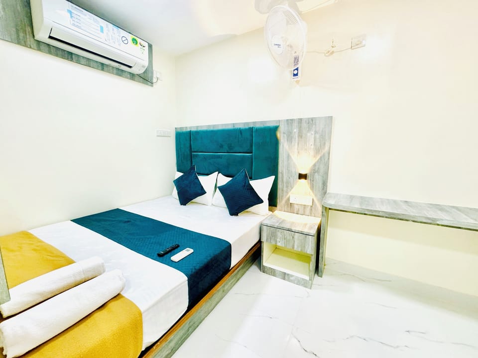 Deluxe Double Room | Laptop workspace, free WiFi
