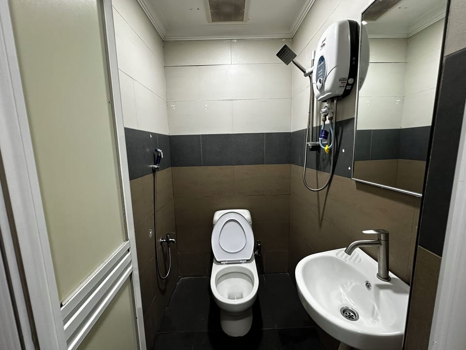Family Double or Twin Room, City View | Bathroom | Shower, towels, soap, shampoo