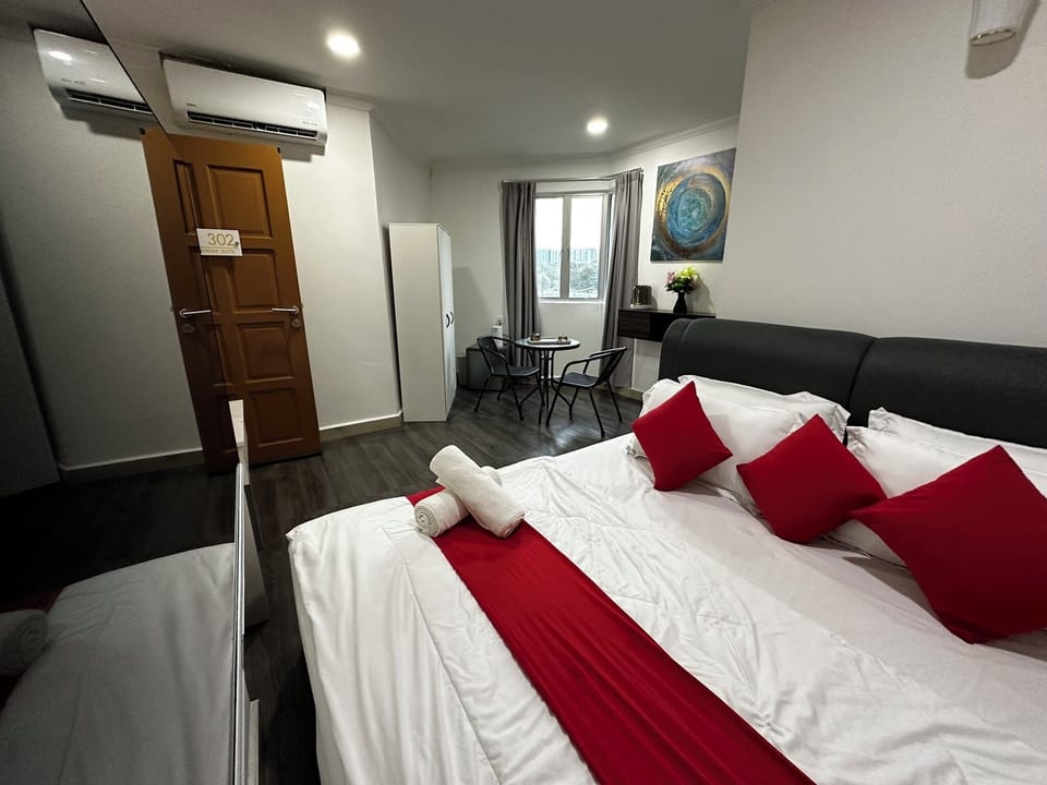 Deluxe Suite, City View | WiFi (free)