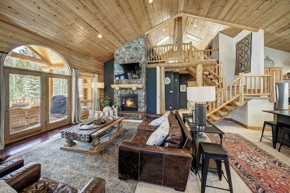 Open and spacious upper living room