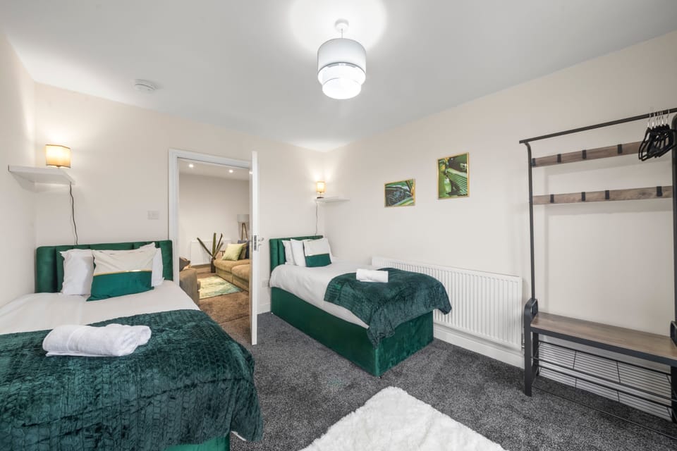 House | 5 bedrooms, iron/ironing board, free WiFi, bed sheets