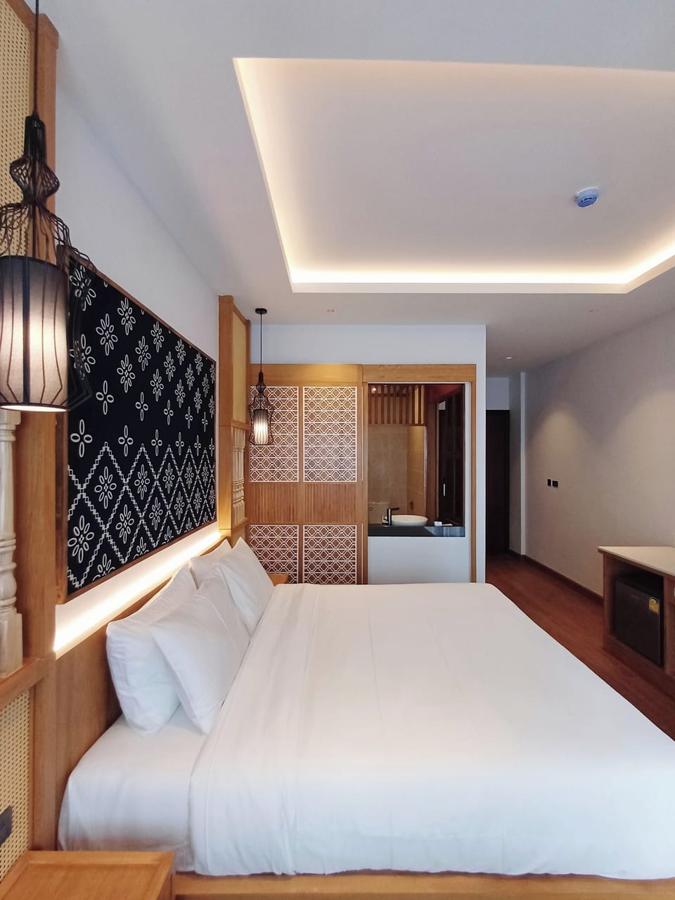 Deluxe Balcony Room | In-room safe, desk, laptop workspace, blackout drapes