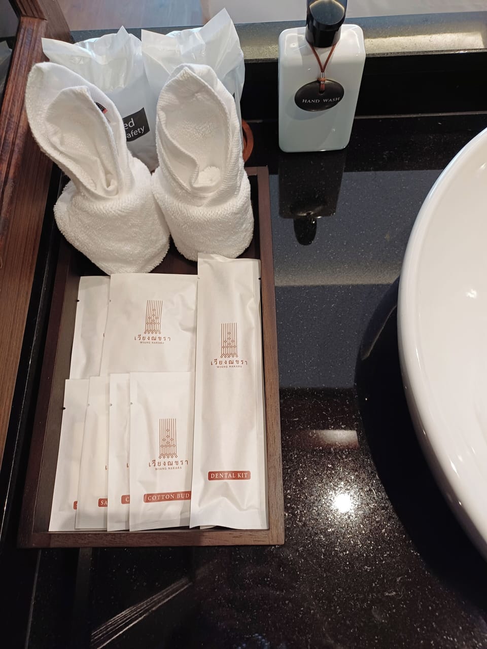 Deluxe Balcony Room | Bathroom | Separate tub and shower, free toiletries, hair dryer, slippers