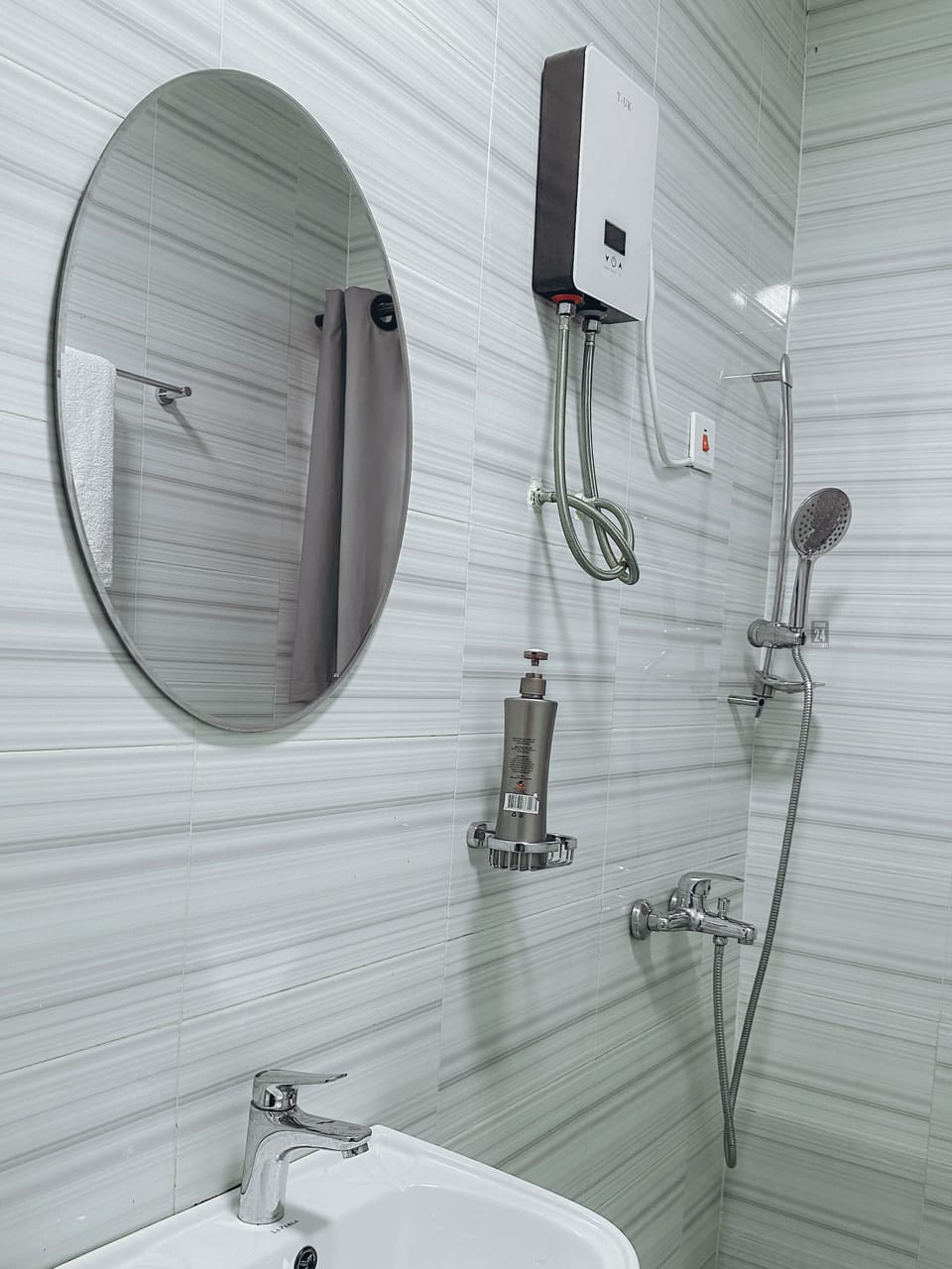 Shower, towels, soap, shampoo