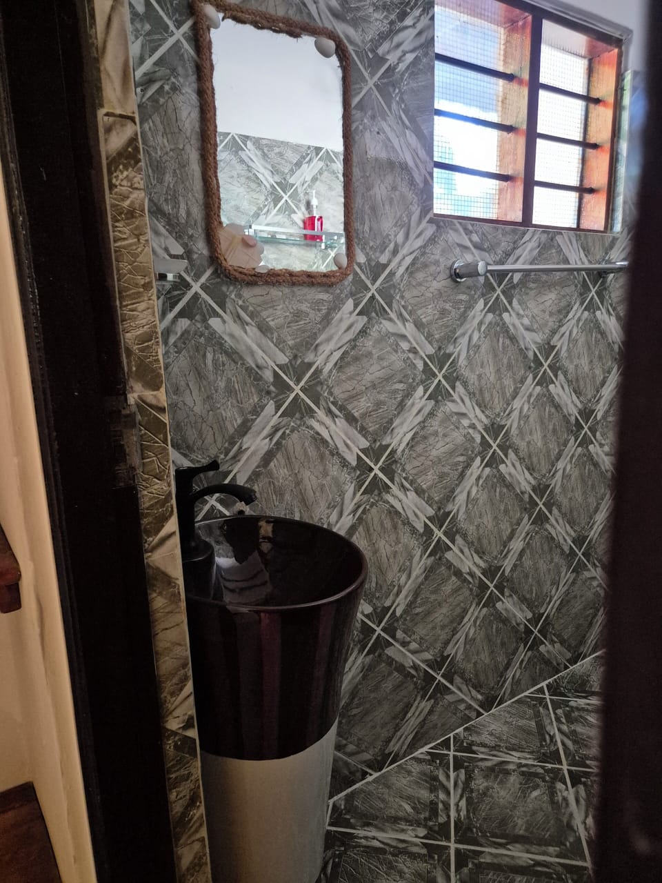 Classic Double or Twin Room, 1 Bedroom, Balcony, Garden View | Bathroom | Shower, rainfall showerhead, free toiletries, towels