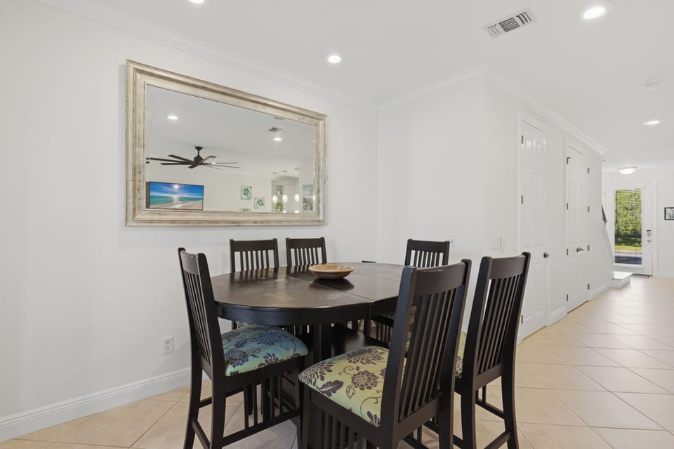 Gather around your stylish dining table for memorable meals with loved ones in this bright, contemporary space.