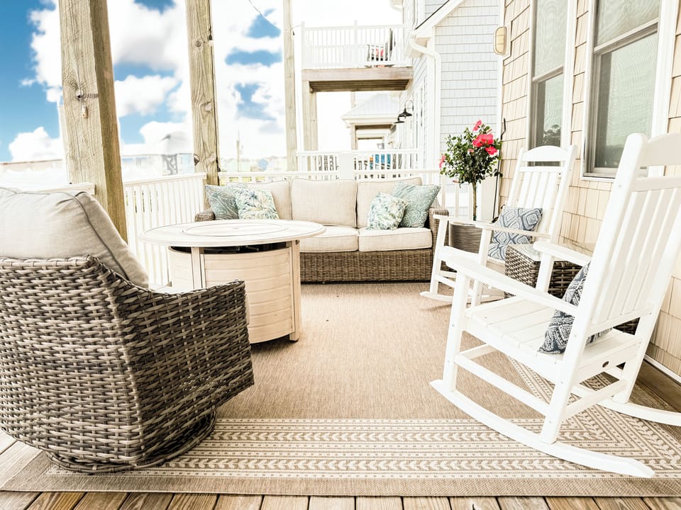3rd floor, main deck sitting area
