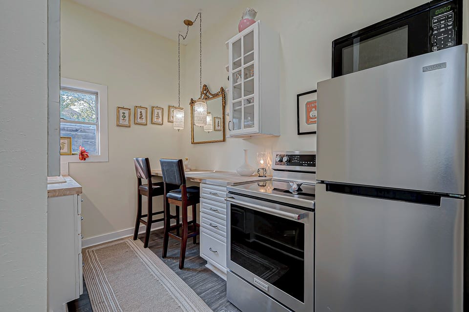 Just remodeled kitchen with SS appliances, eat in bar area for two!