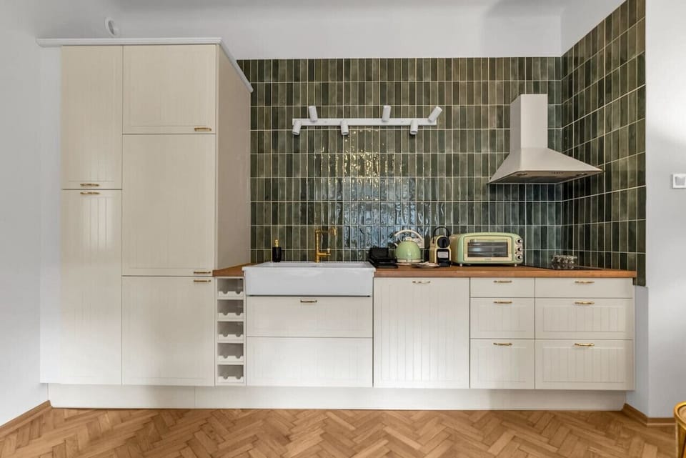 Kitchen with Dishwasher | Book Now with RENTUJEMY.COM