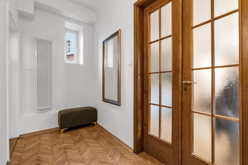 Hall | Book Now with RENTUJEMY.COM