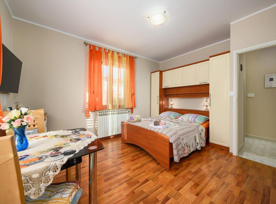 House | 1 bedroom