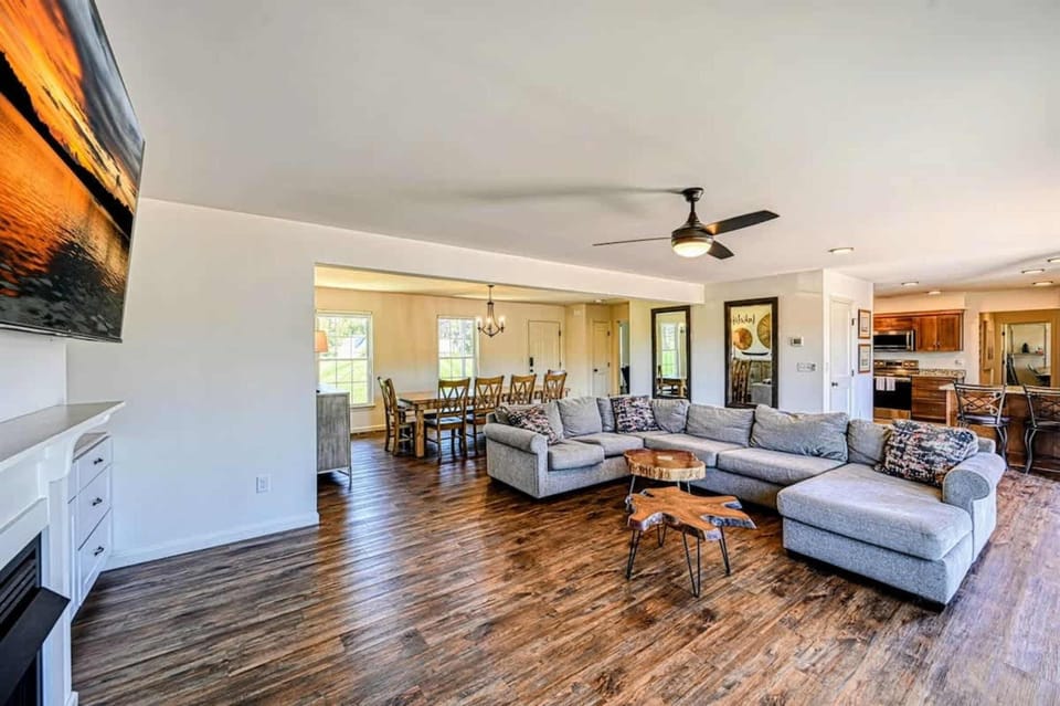 Great Room - Designed for the whole group to gather without anyone feeling crowded.