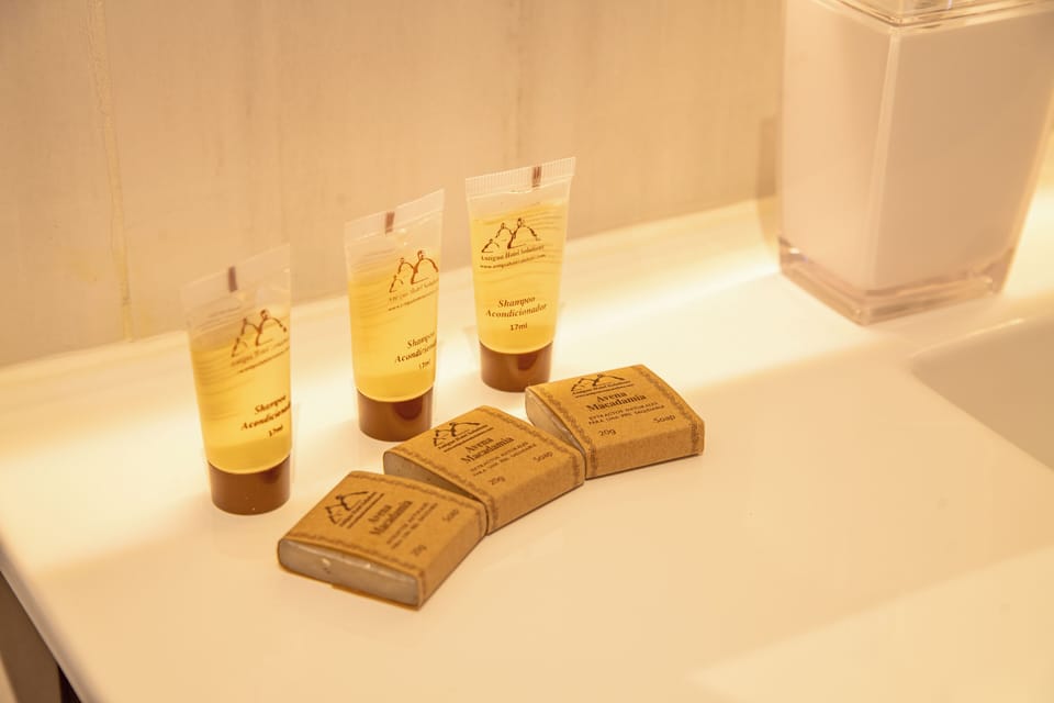 Standard Triple Room | Bathroom | Shower, towels, soap, shampoo