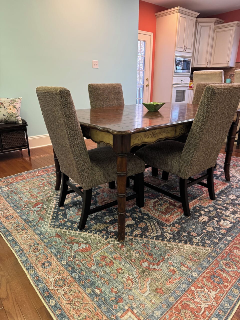 Kitchen dining area