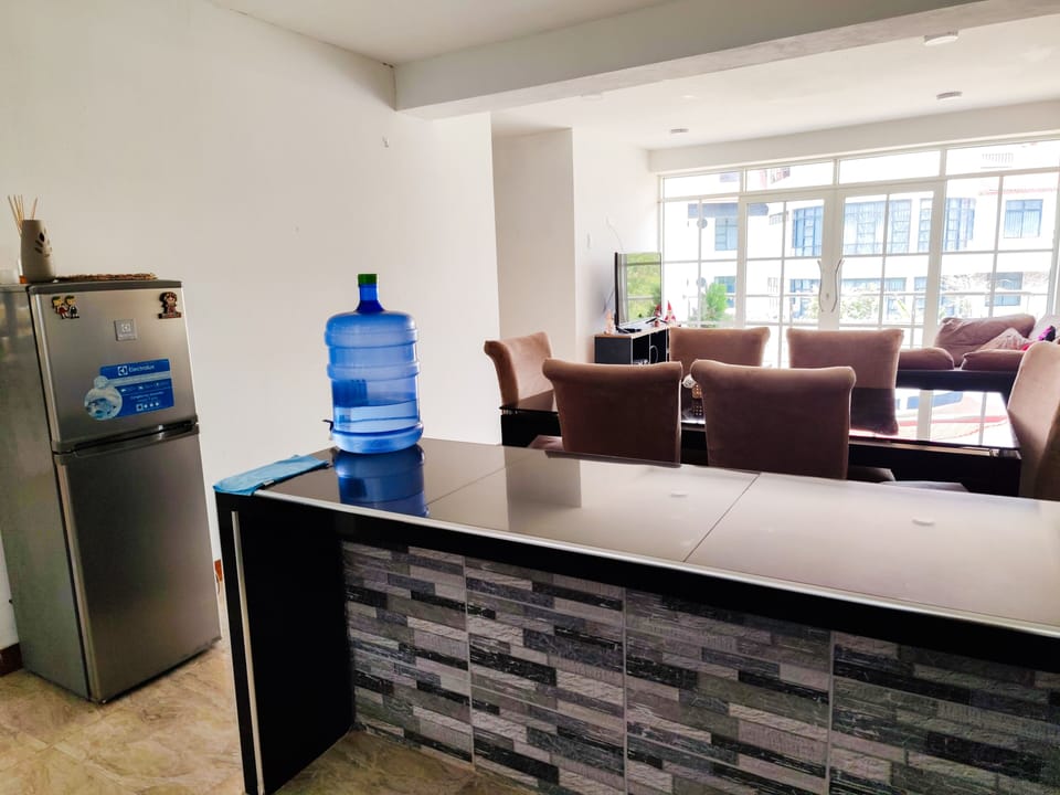 Family Apartment, 4 Bedrooms, Balcony, Mountain View | Private kitchen