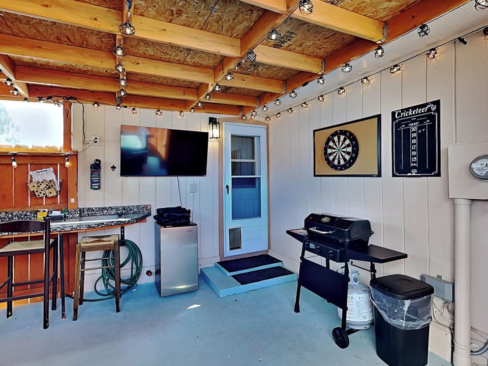 Condo (3 Bedrooms) | Property amenity