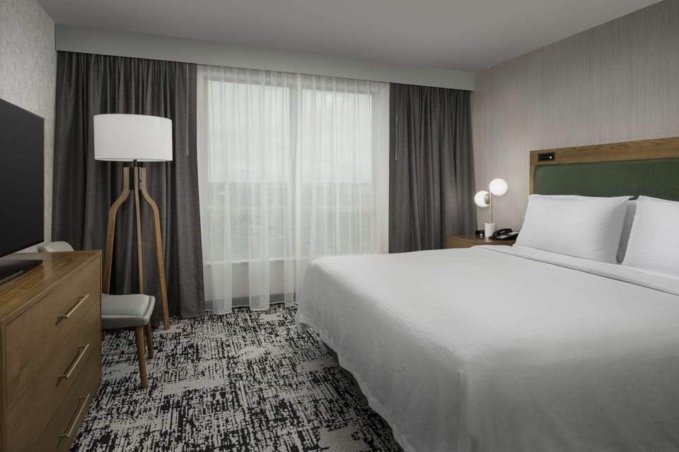 1 bedroom, premium bedding, in-room safe, desk