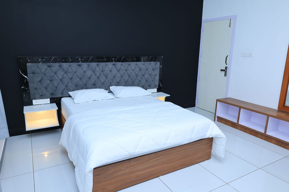 Family Room, Valley View | Desk, laptop workspace, WiFi (free)
