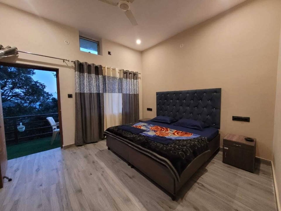 Deluxe Room, Balcony, Mountain View | Free WiFi, bed sheets