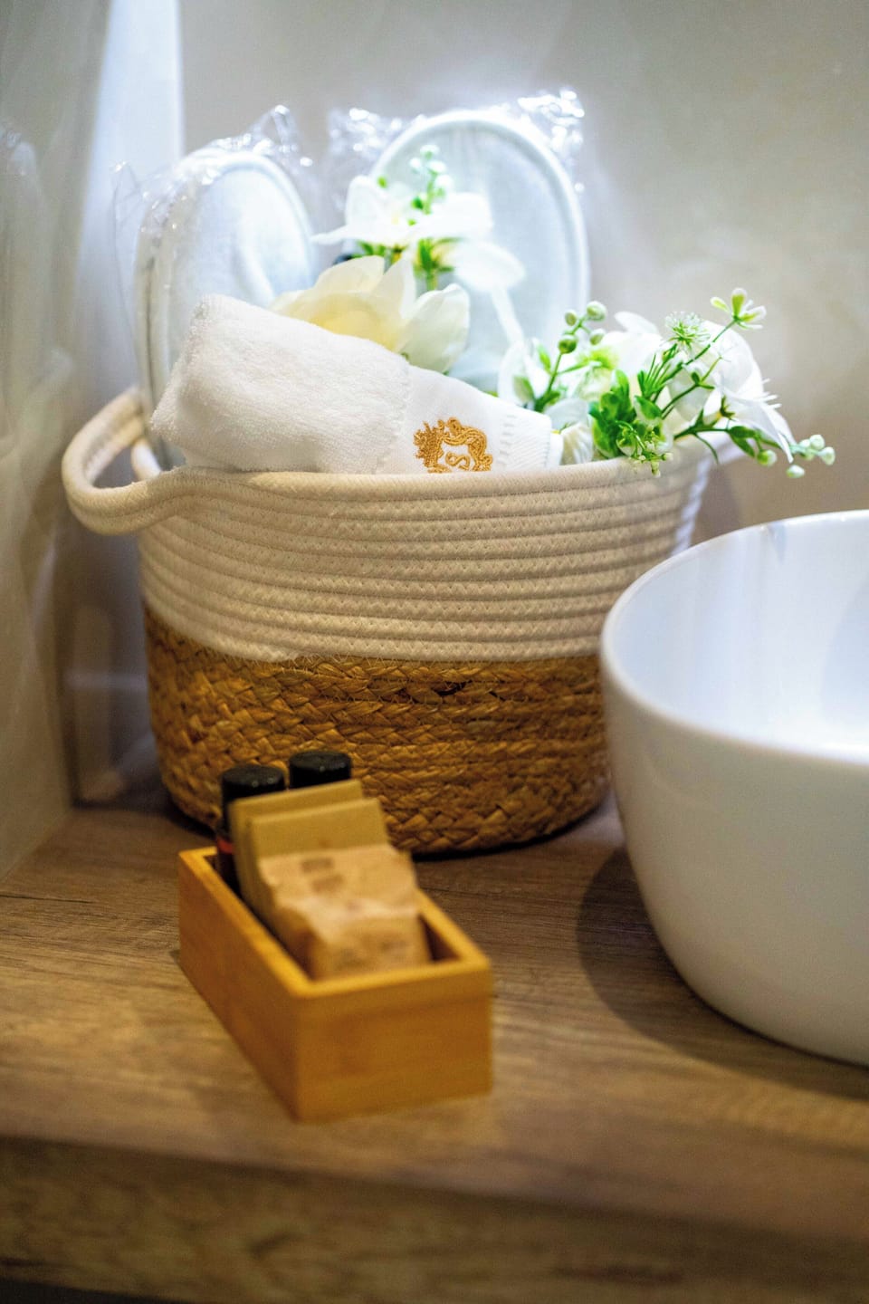 Deluxe Double Room, Private Bathroom, City View (Verga) | Bathroom | Free toiletries, hair dryer, slippers, bidet