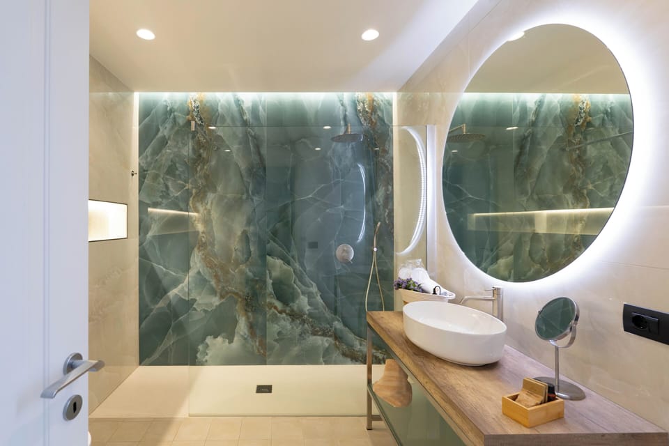 Luxury Double Room, Private Bathroom, Courtyard View (Tomasi di Lampedusa) | Bathroom | Free toiletries, hair dryer, slippers, bidet