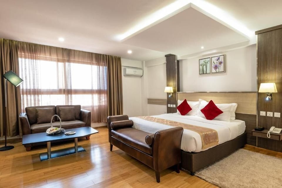 Executive Double or Twin Room | In-room safe, desk, laptop workspace, blackout drapes