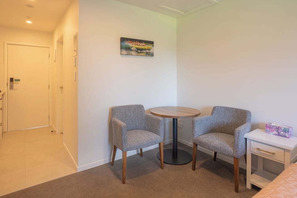 Deluxe Studio | In-room dining