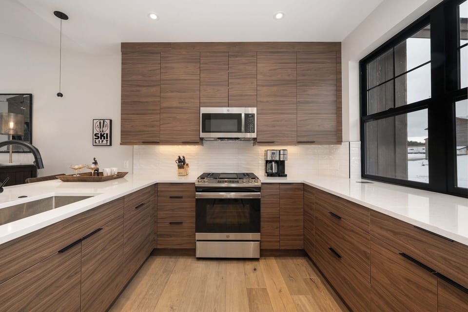 Open concept dining / kitchen area with breakfast bar and fully stocked kitchen