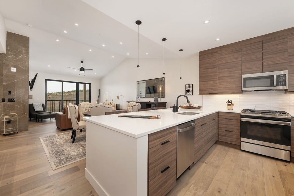 Open concept dining / kitchen area with breakfast bar and fully stocked kitchen