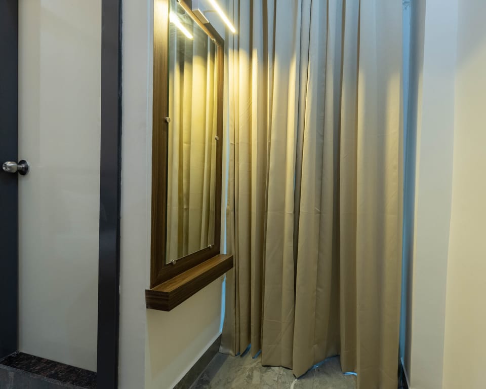 Deluxe Single Room | Free WiFi, bed sheets