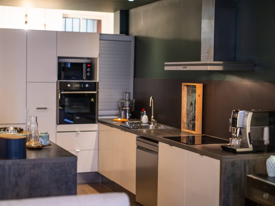 Fully equipped kitchen: crockery, cutlery - Delonghi coffee machine + kettle - Toaster - Dishwasher - Induction hob - Raclette - Crepe makers - Household linen - Dining table.