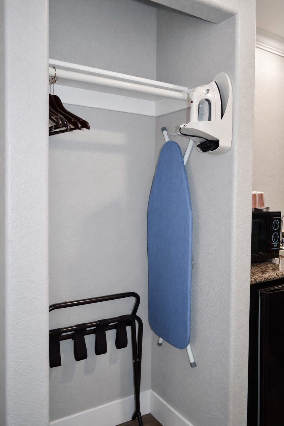 Iron/ironing board