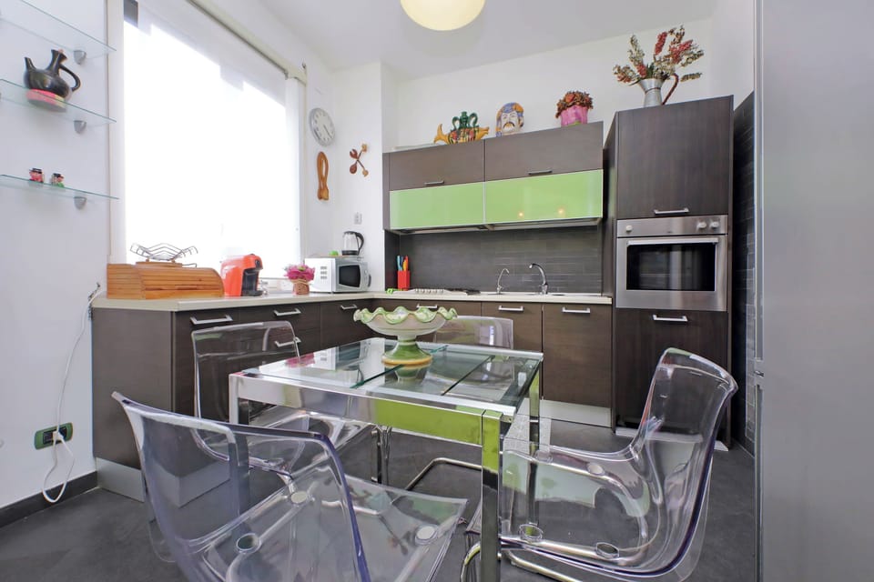 Apartment, City View | Private kitchen