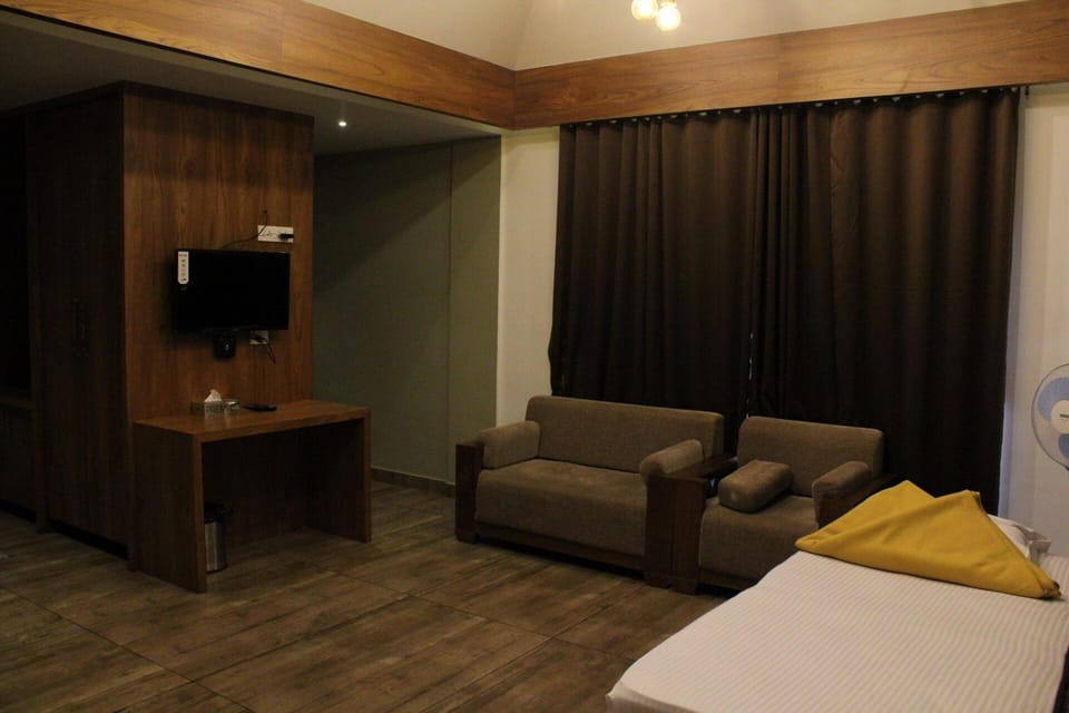 Family Double or Twin Room | Blackout drapes, iron/ironing board, free WiFi