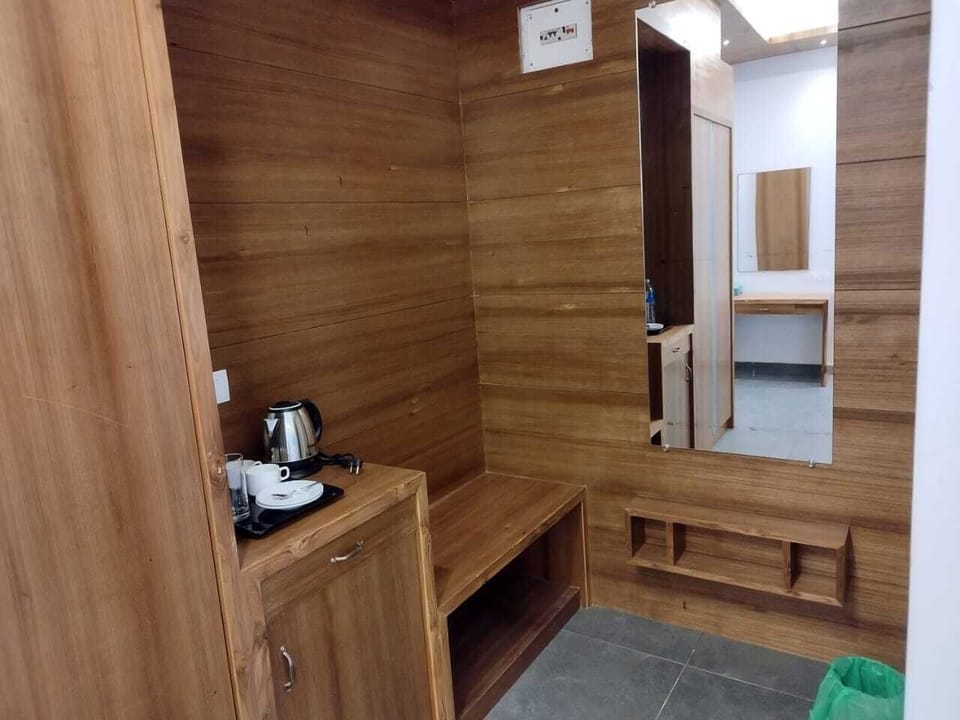 Classic Studio Suite | Blackout drapes, iron/ironing board, free WiFi
